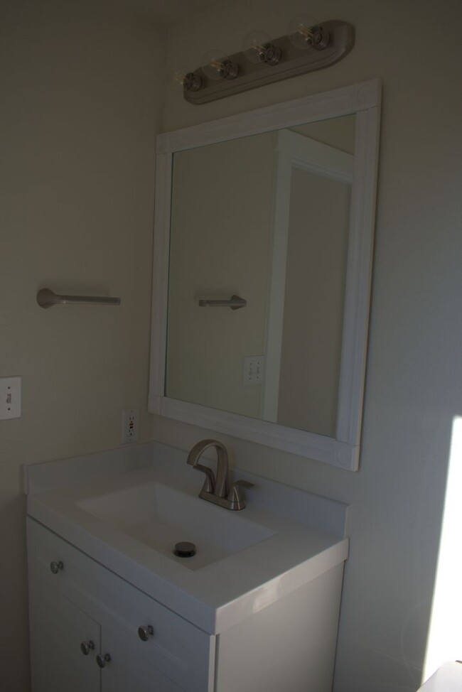 Building Photo - OPEN HOUSE SATURDAY 5/3/25 FROM 1:00-3:00 ...