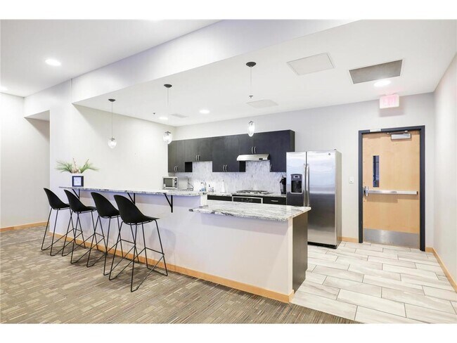 Building Photo - 740 Portland Ave