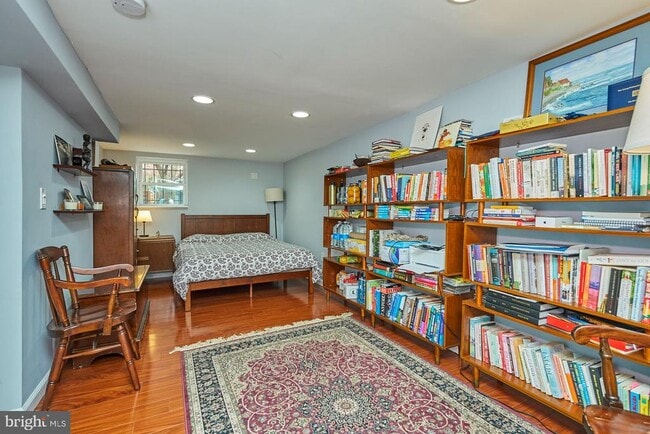 Building Photo - 421 K St NE