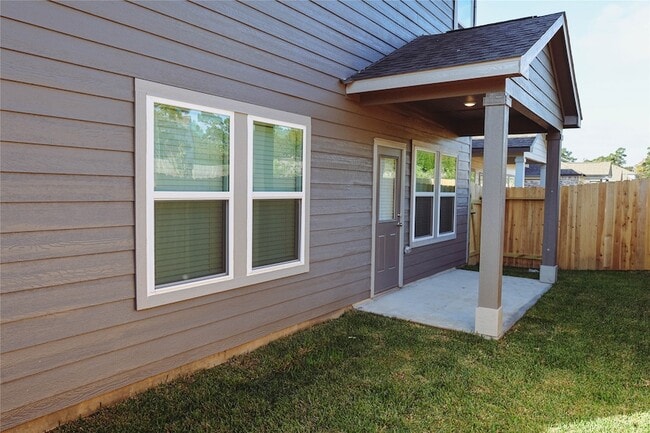 Building Photo - 8582 Blueberry Ash St