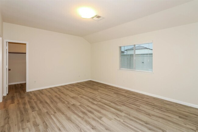 Building Photo - 6222 Brenwood Cir