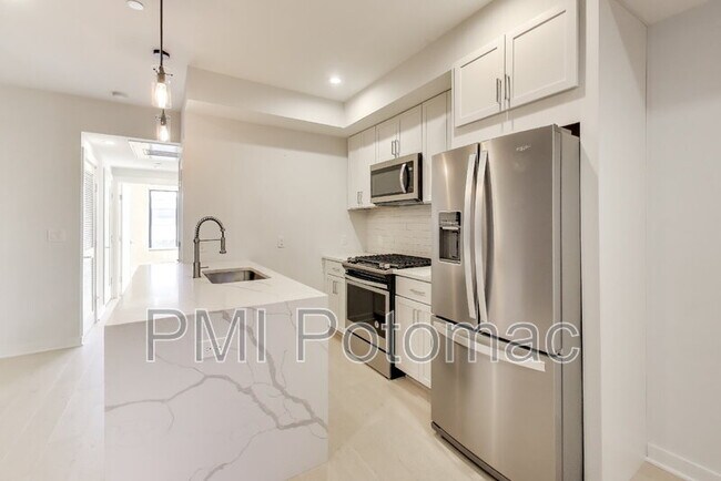 Building Photo - 531 Kennedy St NW