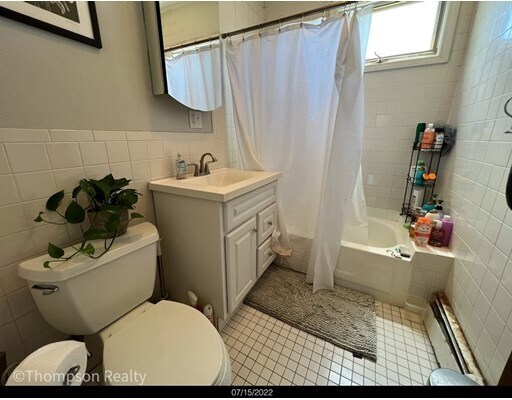 Building Photo - 372 Medford St