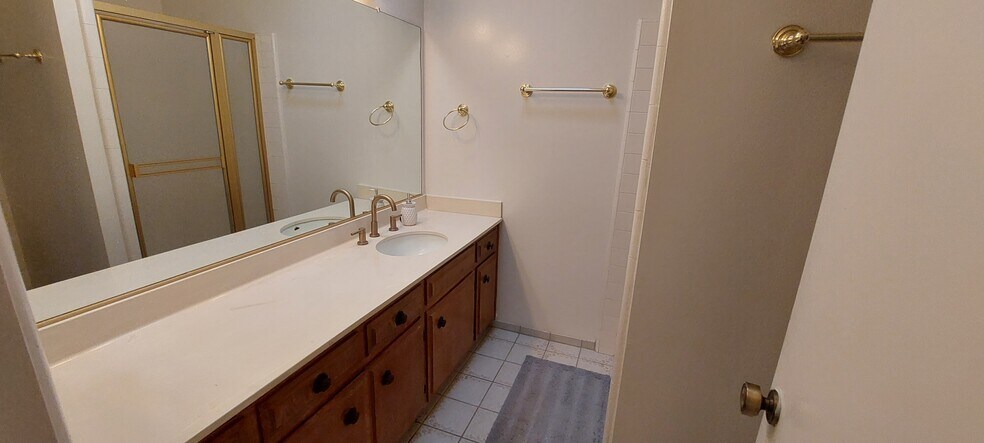 Building Photo - 1122 Peck Dr