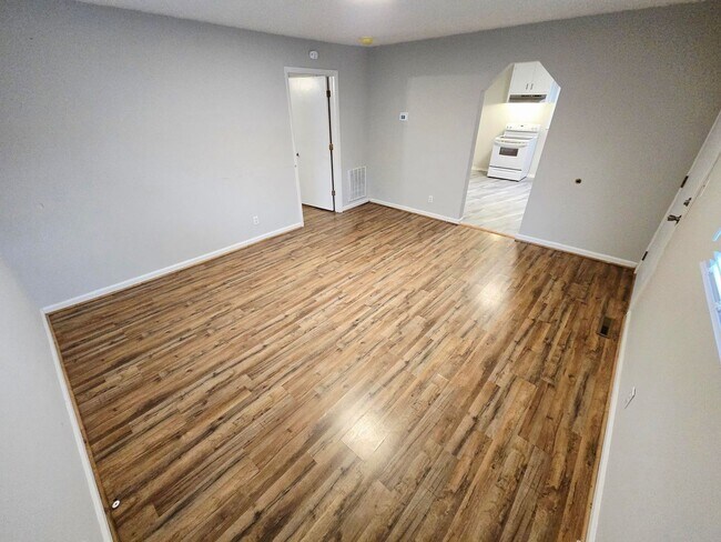 Building Photo - This charming 2 bedroom, 1 bathroom home is now available for rent.