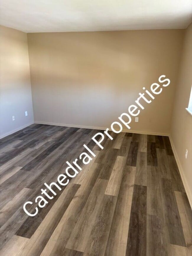 Building Photo - 2 Bedroom Apartment