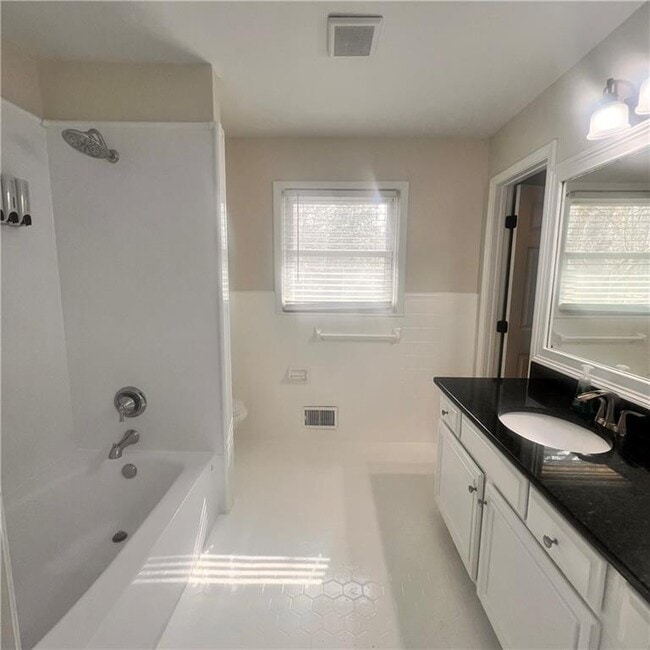 Building Photo - 3467 Pheasant Ct