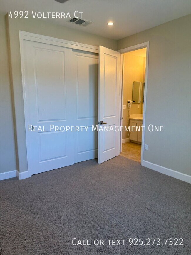 Building Photo - 4992 Volterra Ct