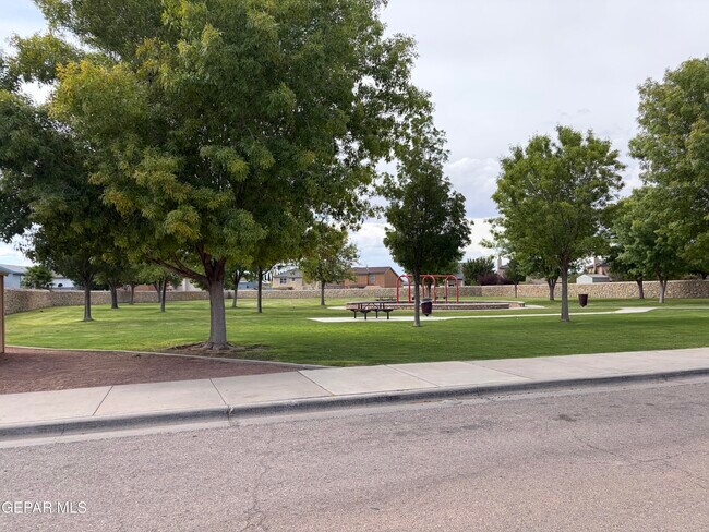 Building Photo - 11728 Mesquite Bush Dr