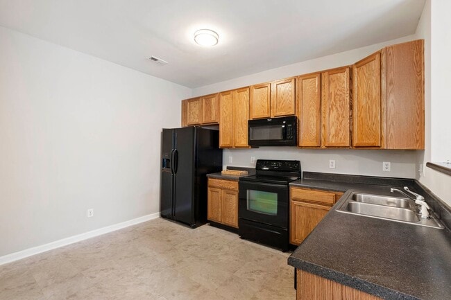 Building Photo - Gorgeous 3BR Townhome with Fresh Updates i...