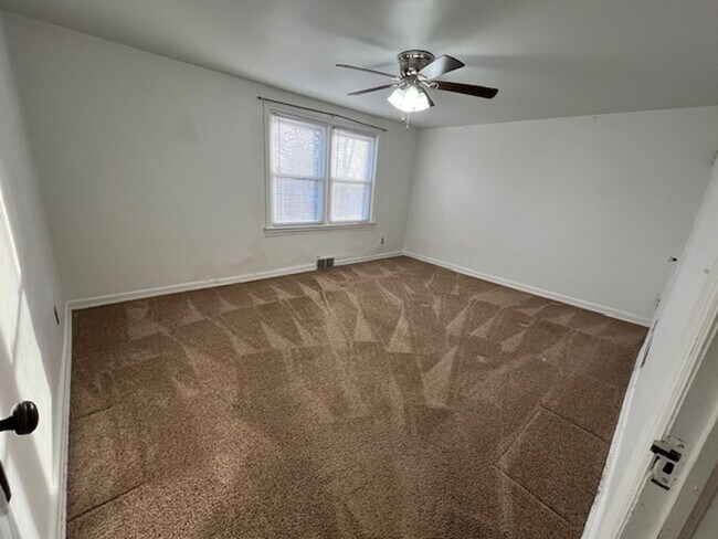 Building Photo - 125-131 Chase Rd