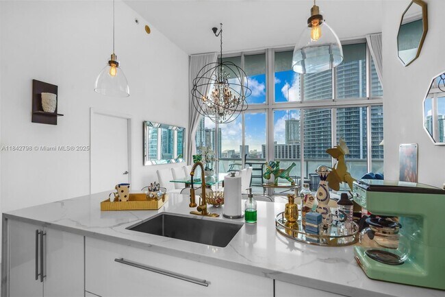 Building Photo - 465 Brickell Ave