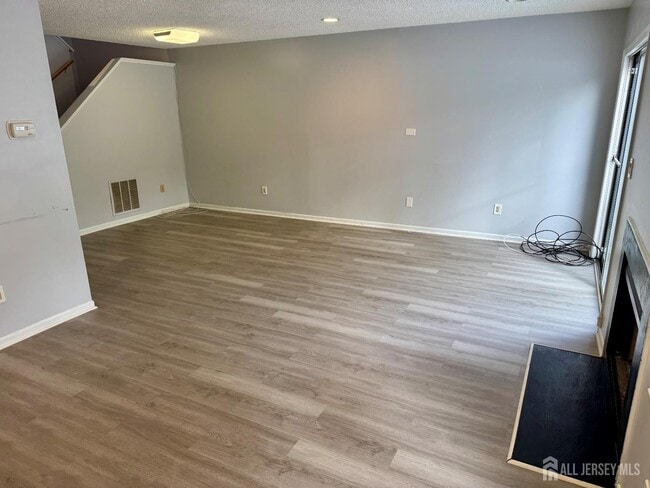 Building Photo - 36 Upperbrook Ct