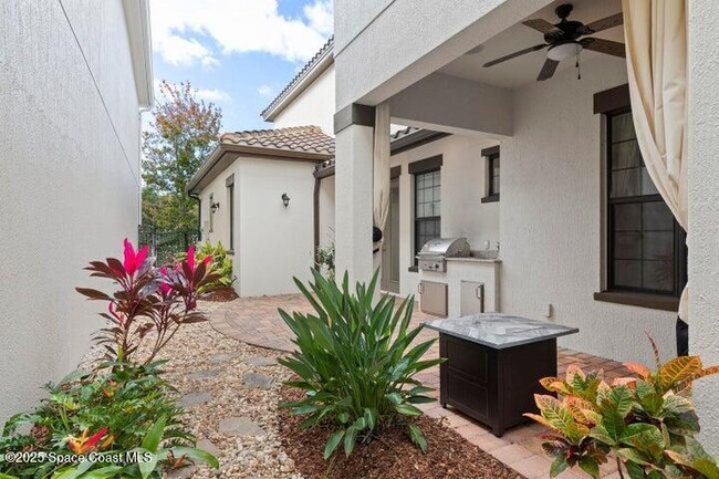 Building Photo - 7065 Primavera Ln
