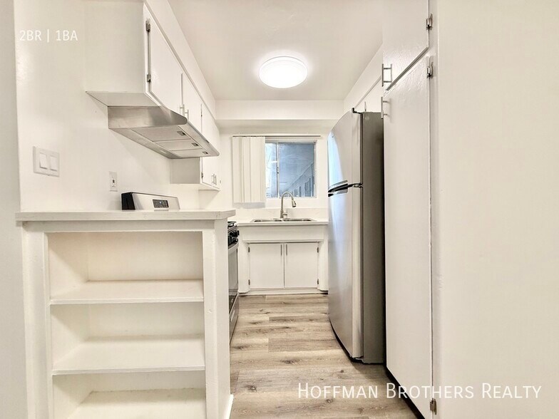 Building Photo - 1819 S Oxford Ave