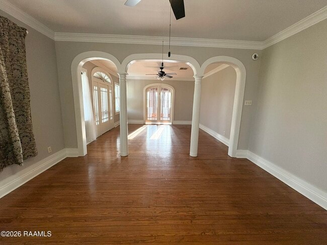 Building Photo - 208 St Anne St