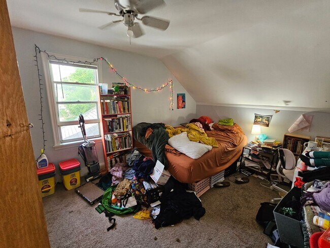 Building Photo - 4 bedroom House Close to U of M! Leasing f...