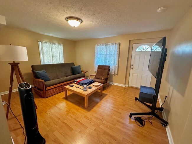 Building Photo - Comfortable Christiansburg Home with Great Location