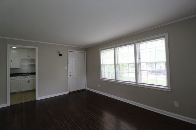 Building Photo - 4410 S Parkway Dr