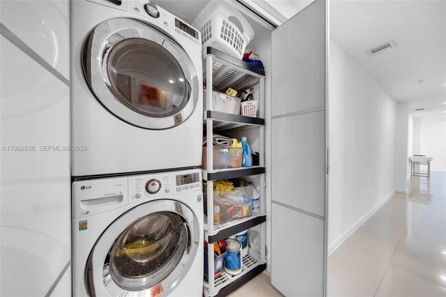 Building Photo - 3030 NE 188th St