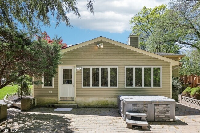 Building Photo - 275 Sycamore Ct