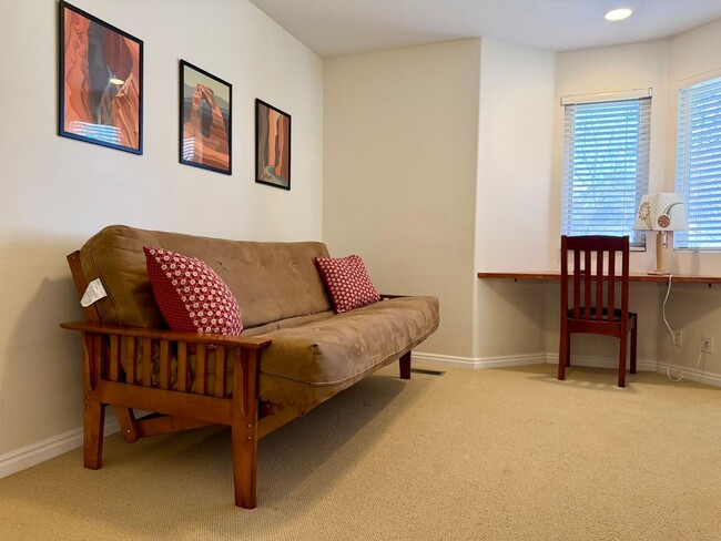 Building Photo - Townhouse within Walking Distance of Downtown Sugarhouse