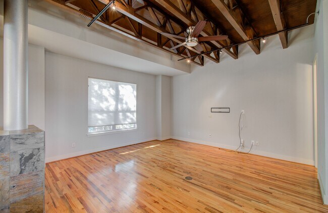 Building Photo - 318 McAlpine St