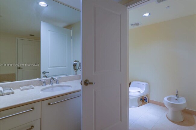 Building Photo - 3101 S Ocean Dr