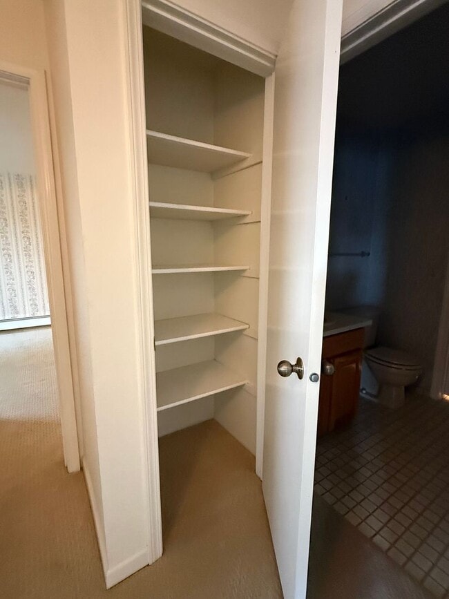 Building Photo - Desirable Park Place Condo -2 bedroom 1.5 ...