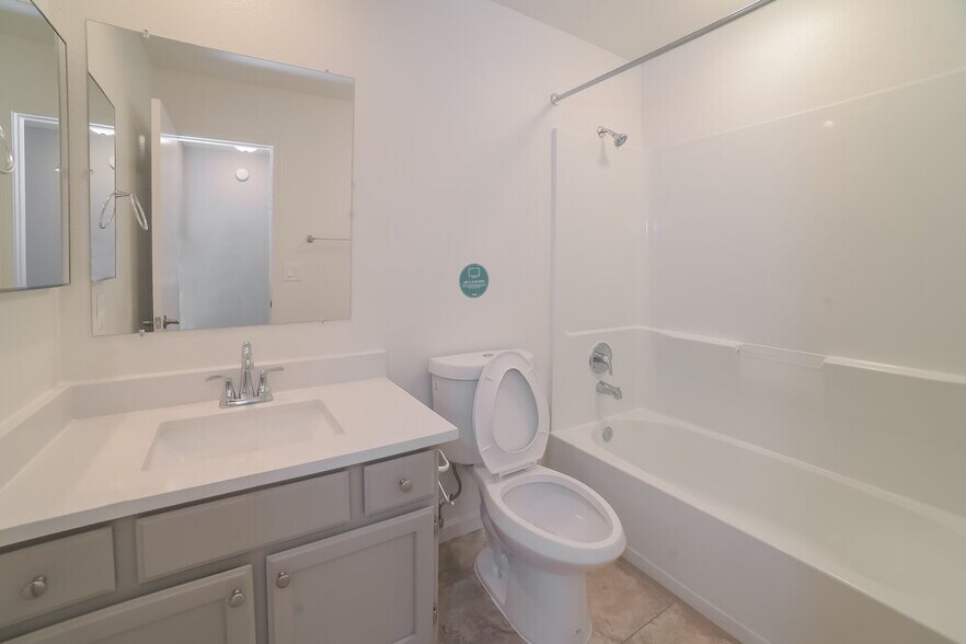 Building Photo - 10119 W Windsor Blvd