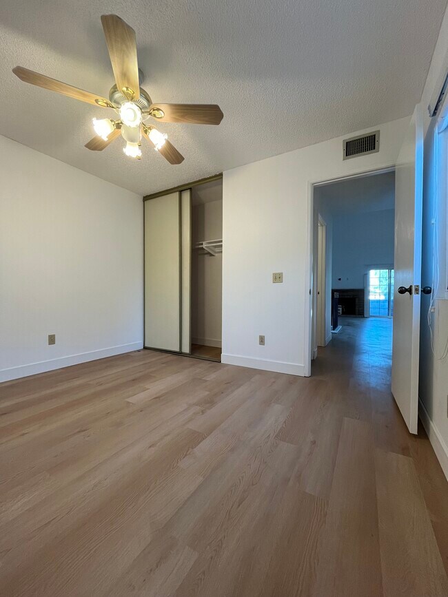 Building Photo - 1550 Apache Dr