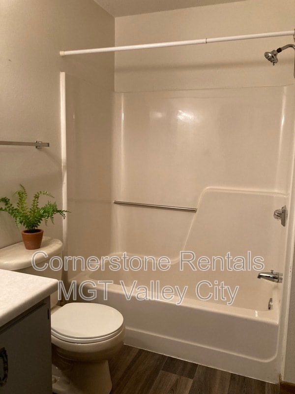 Building Photo - 804 11th St NW