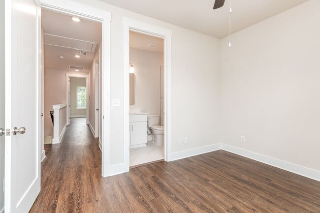 Building Photo - Beautiful 3BR 2.5BA Townhome w/ Full Appliance Kitchen • Garage Parking • Ultra-Modern