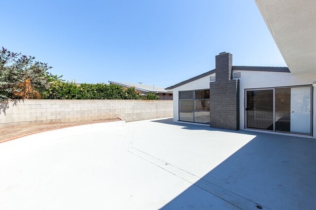 Building Photo - 4 Bedroom Home in Bay Park with Office and...