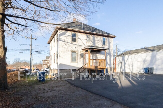 Building Photo - 120 Whiting St