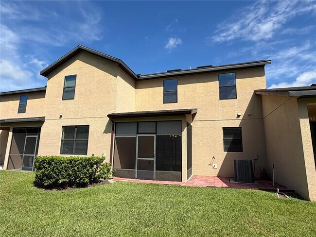 Building Photo - 2432 Seven Oaks Dr