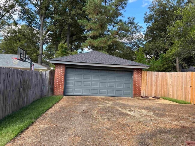 Building Photo - 5208 Gwynne Rd