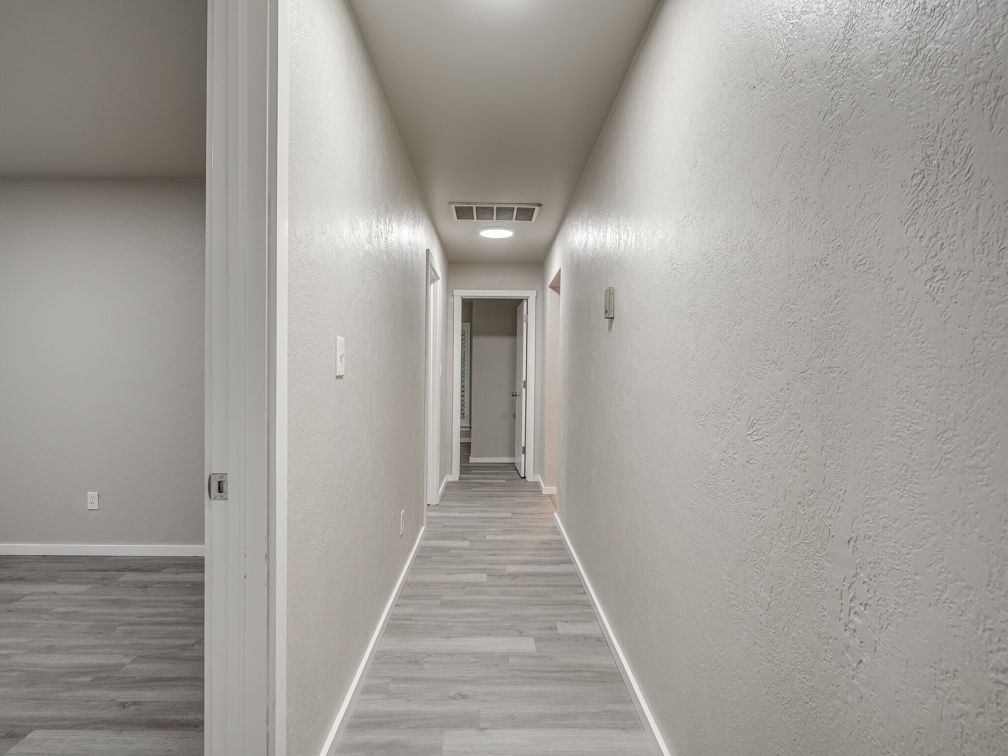 Building Photo - 12136 Thorn Ridge Rd
