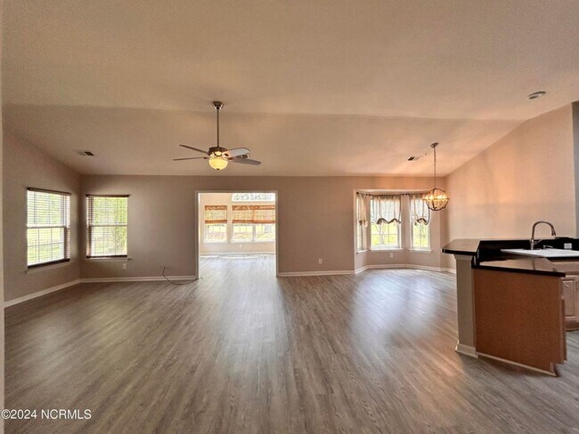 Building Photo - Beautiful brick home in sought-after Sandp...