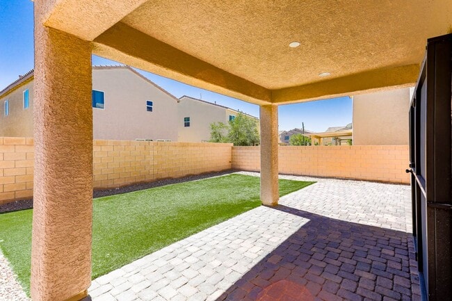 Building Photo - Beautiful 3-Bedroom Home in the Gated Sedona Ranch Community