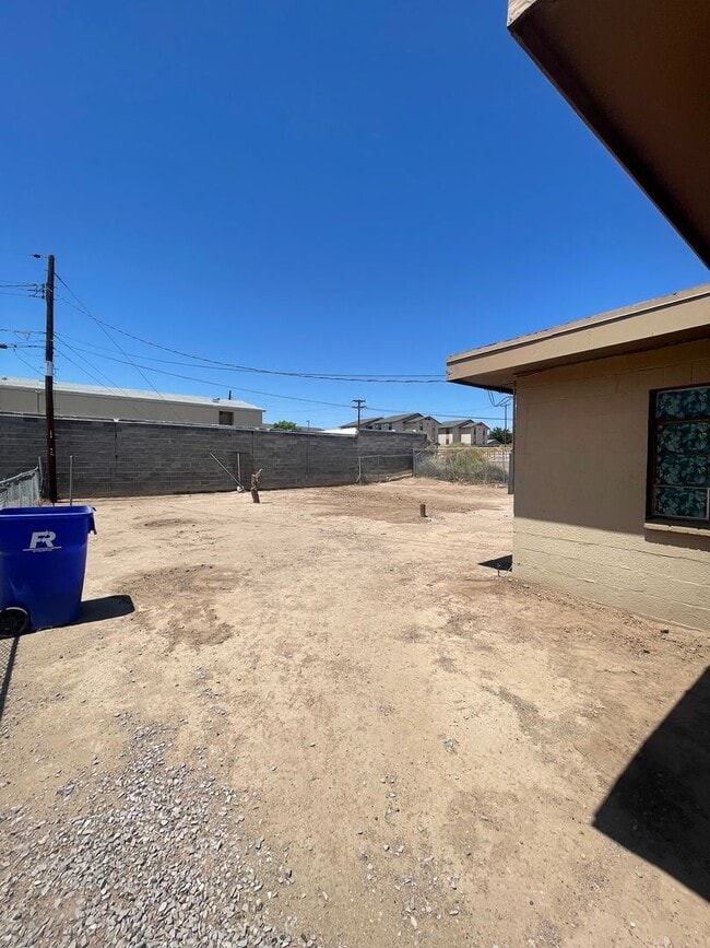 Building Photo - Cute 3-bedroom, 1-bathroom Home