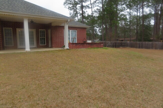 Building Photo - 442 Country Club Rd