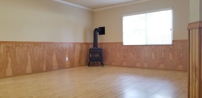 Building Photo - 4 bedroom plus den, living room and family room. North Thurston School Disctrict.