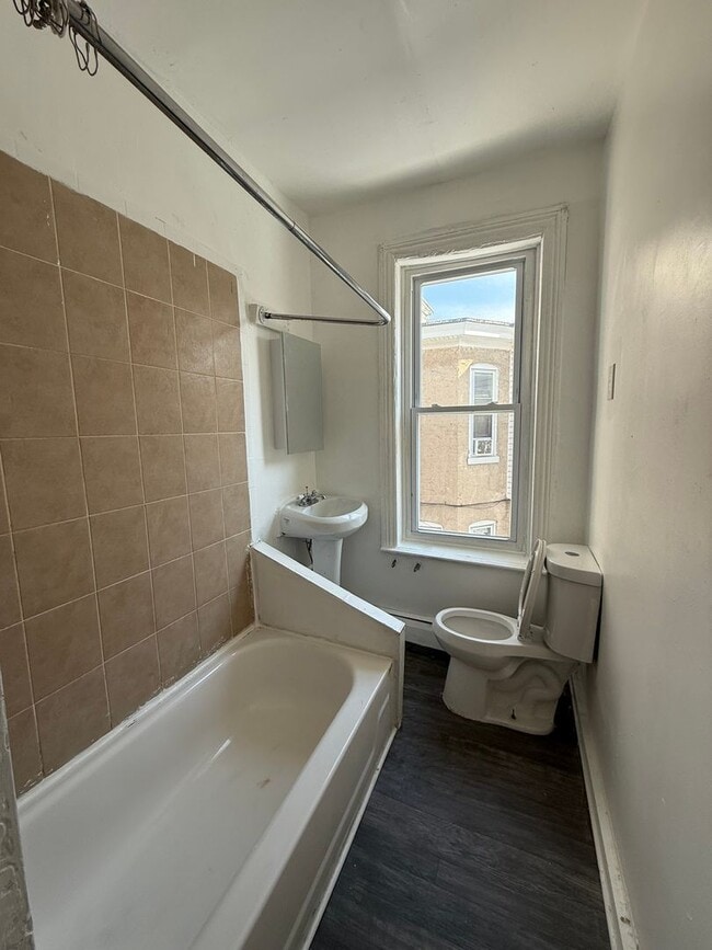 Building Photo - 295 Spring St