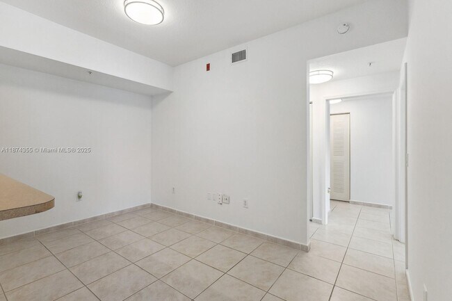 Building Photo - 7270 NW 114th Ave