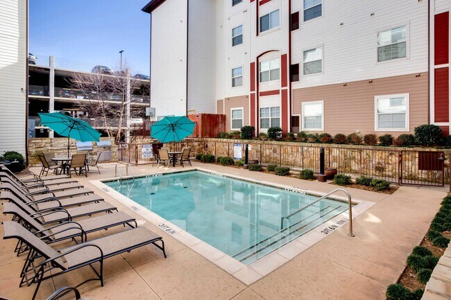 Building Photo - 251 W Miller Ave