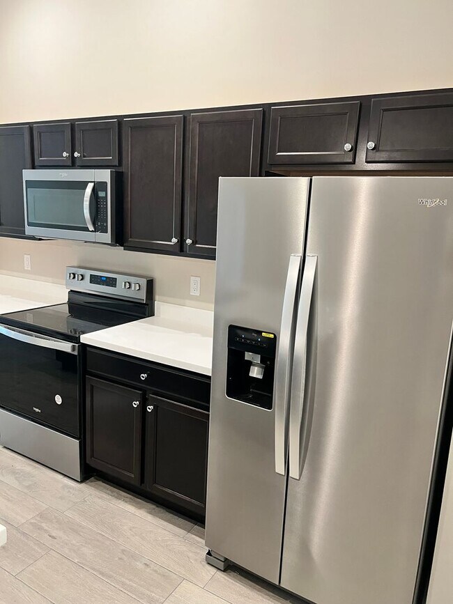 Building Photo - NEW 4 BEDROOM 3 BATH HOME! AMAZING LOCATION!