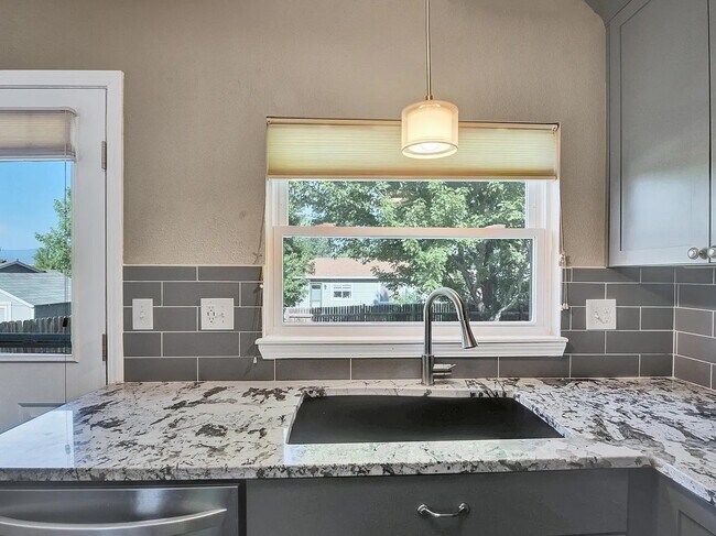 Building Photo - Beautiful ranch-style home!
