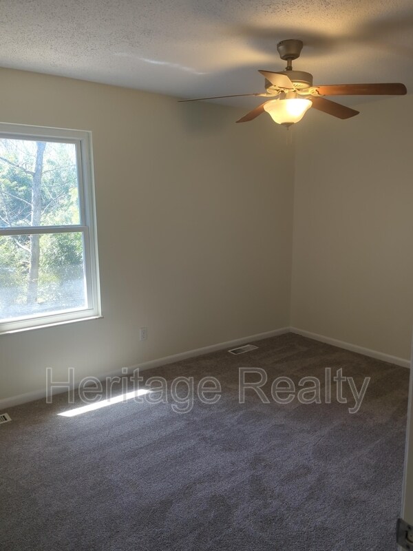 Building Photo - 1304 E Woodshire Dr