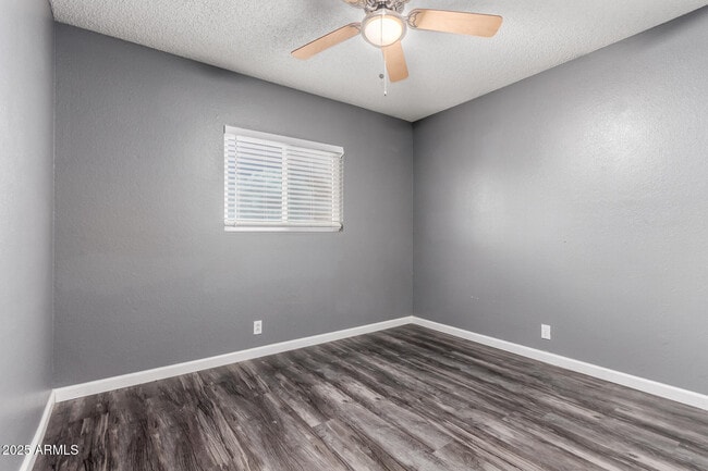 Building Photo - 286 W Palomino Dr